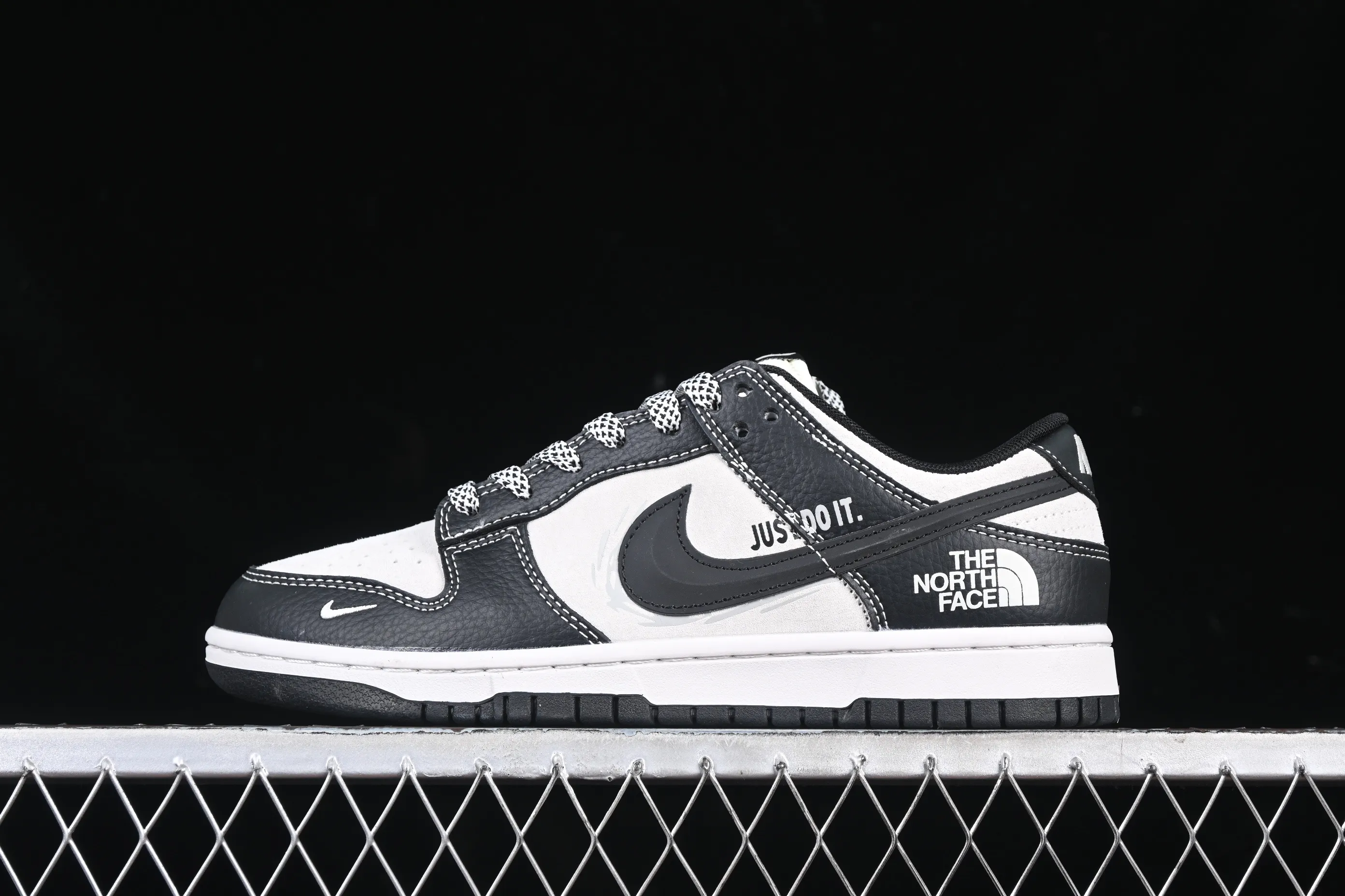 All Categories Nk SB Dunk Series Nk SB Dunk Low High-end Customized Low-top Shoes Nk SB Dunk Low North Series Graffiti Black Hook Anniversary High-end Customized Low-top Casual Shoes DM6868-028